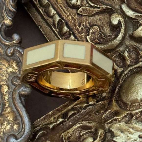 TORY BURCH • Rylan Enamel Logo Ring - Picture 7 of 7